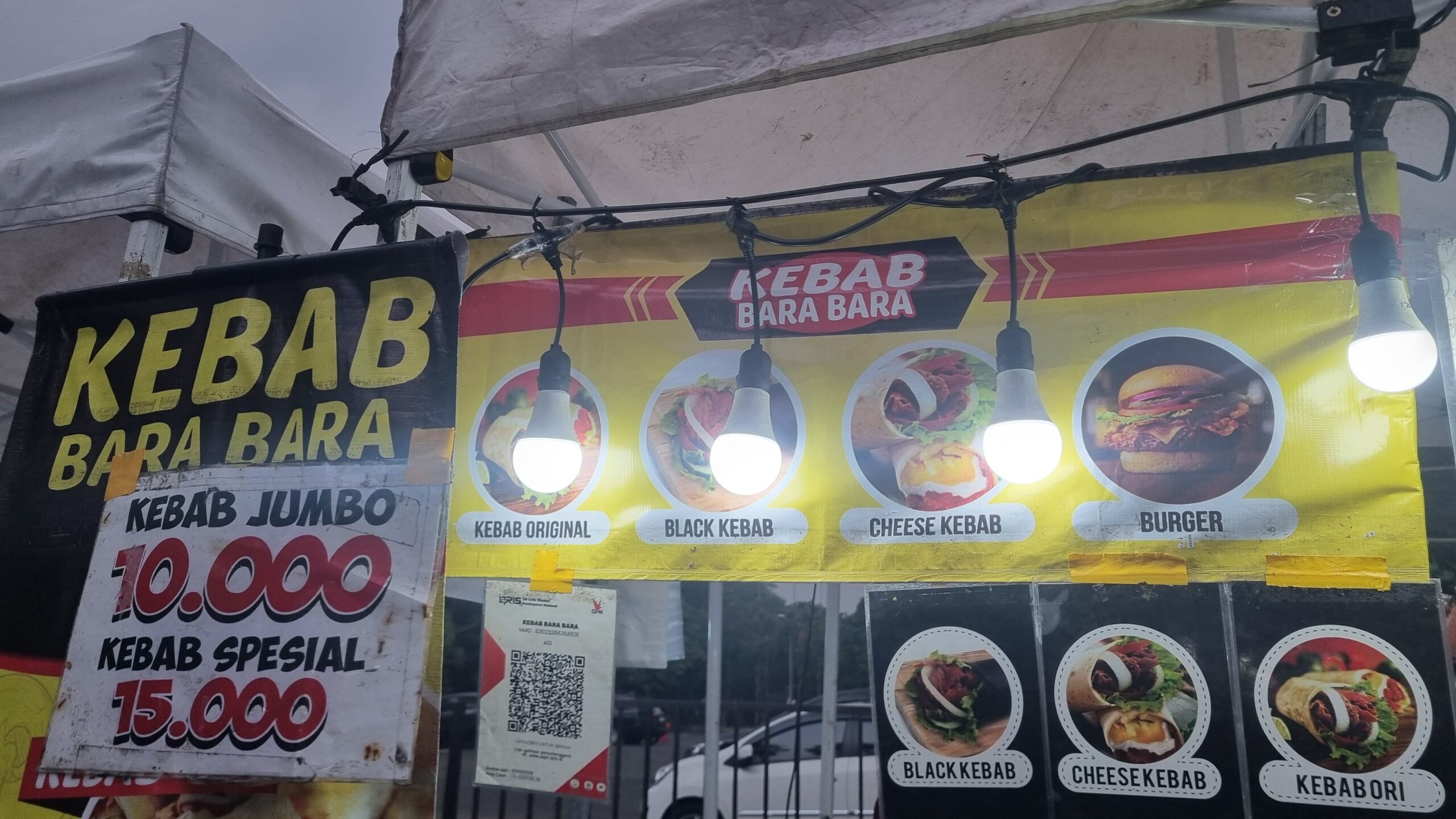 Opretholde The Sparkle of Light: Kebab Bara Bara Hadir di Event Mahasiswa UM